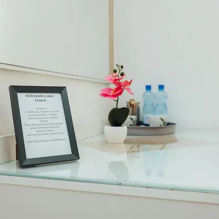 Sobe Francis Vendégház