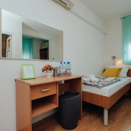 Sobe Francis Vendégház *